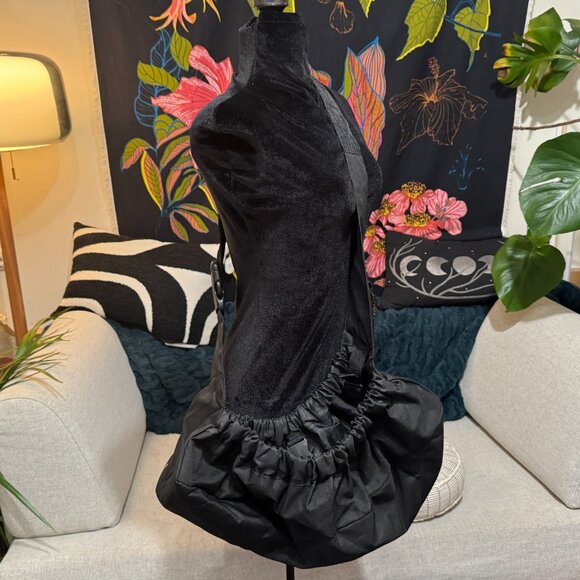 OUTWARD HOUND Pet Gear: Cross-Body Sling Pet Carrier, Black - Picture 5 of 16